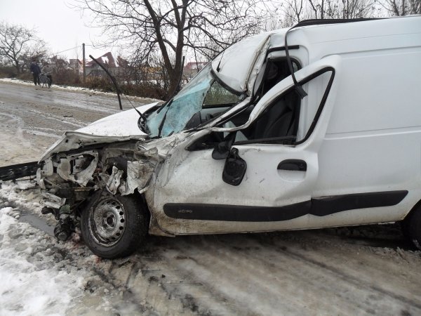 У Виноградові зіткнулись дві автівки, один із водіїв опинився у лікарні (ФОТО) – 03