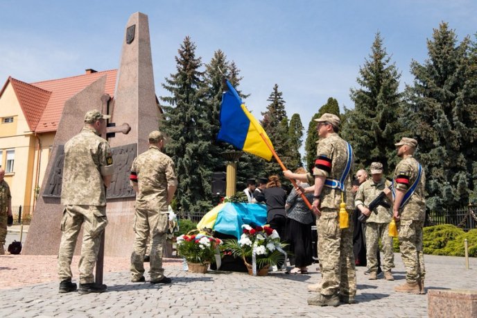 На Закарпатті поховали 22-річного військового – 07