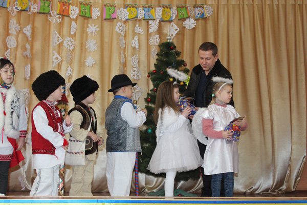 У Дубовому фестиваль «Вифлеємська зіронька» зібрав юних колядників   – 04