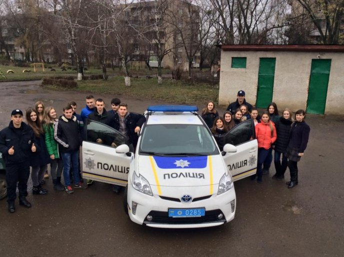 Патрульні поліцейські Ужгорода провели урок у ЗОШ №15 – 01