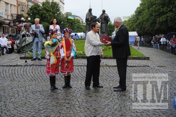 У Мукачеві до Дня Незалежності пройшов традиційний Парад вишиванок (ФОТОРЕПОРТАЖ) – 06
