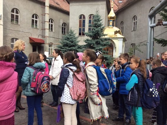 До мукачівських поліцейських завітали школярі – 01