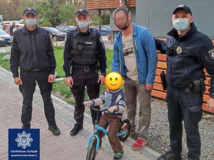 Пізно ввечері у парку загубилася 4-річна дитина – 02