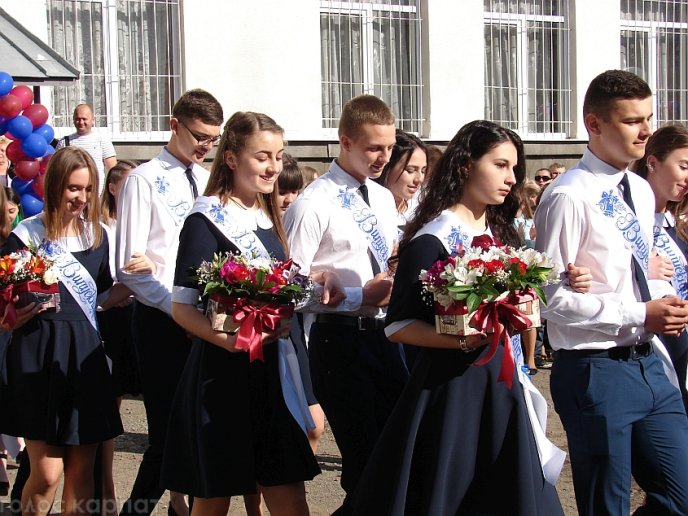 У школах Хуста пролунав останній дзвінок – 05 У школах Хуста пролунав останній дзвінок – 05
