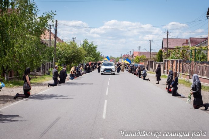 Воїну було лише 20 років: у Чинадієві поховали загиблого на війні Героя Володимира Гавріша – 05 Воїну було лише 20 років: у Чинадієві поховали загиблого на війні Героя Володимира Гавріша – 05