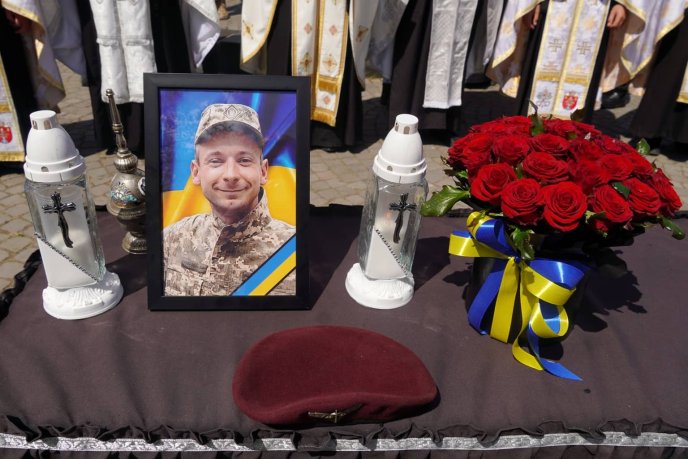 В Ужгороді поховали захисника, який тривалий час вважався зниклим безвісти – 01