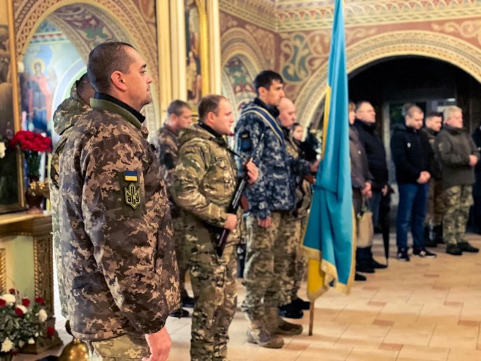 У Мукачеві провели в останню дорогу 57-річного Героя – 04 У Мукачеві провели в останню дорогу 57-річного Героя – 04
