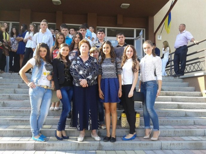 Шкільний фотоальбом: як учні Мукачева 1 Вересня відзначали (ФОТОРЕПОРТАЖ) – 12