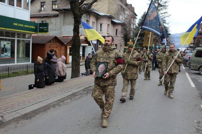 В області поховали військового, який із перших днів війни захищав Україну – 01