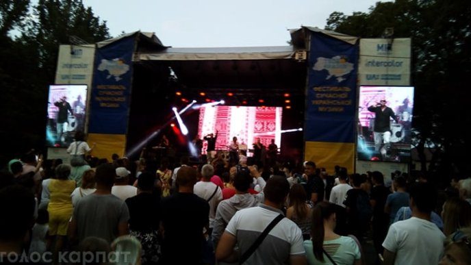 Як пройшов концерт у Мукачеві: фото та відео з парку Перемоги – 01