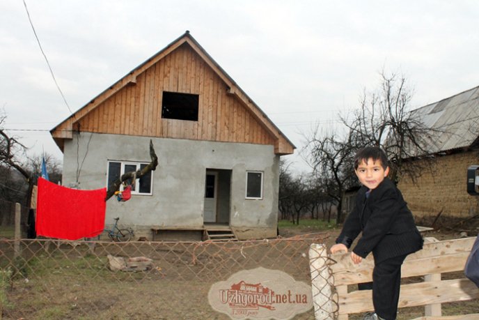 Батьки закарпатського Януковича “легально” обманюють державу та добудовують на дитячі гроші будинок (ФОТО) – 05