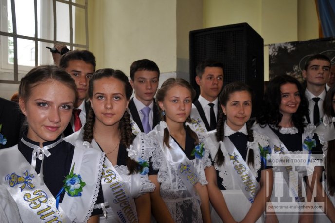 У мукачівській ЗОШ №20 відбулось свято "Останнього дзвоника" (ФОТО) – 19