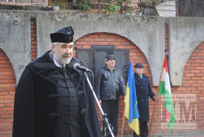 Угорська громада Мукачева поклала вінки до пам’ятної дошки жертвам сталінських репресій (ФОТОРЕПОРТАЖ) – 12