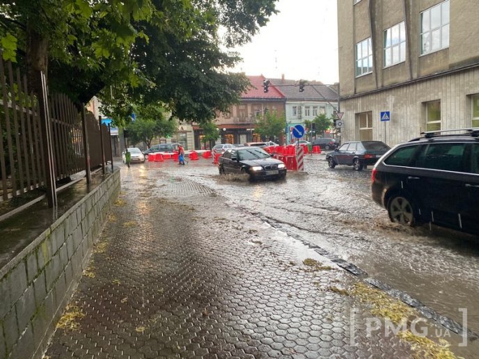 Вулиці Мукачева затопило після потужної зливи – 05