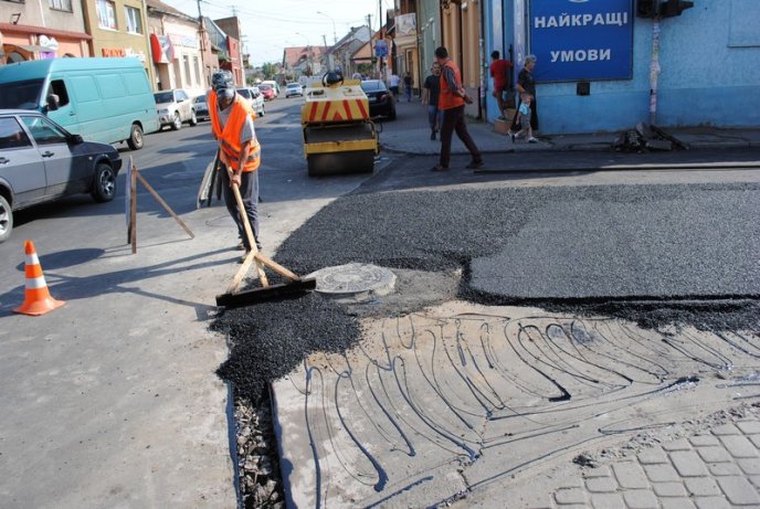 В Мукачеві асфальтують вулицю Івана Франка (ФОТО) – 06