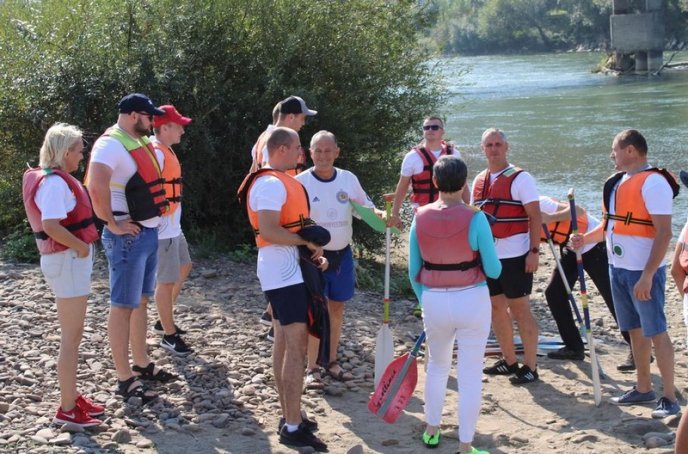 Неповторні краєвиди і шалені емоції: представники "Рідного Закарпаття" здійснили сплав по Тисі – 05 Неповторні краєвиди і шалені емоції: представники "Рідного Закарпаття" здійснили сплав по Тисі – 05