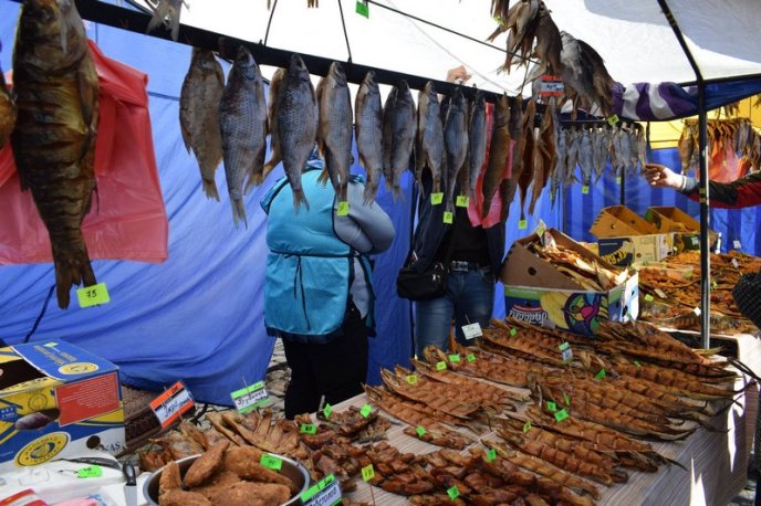 Багато м’яса, бограч, сири та мед: Берегово поринуло у винний фестиваль – 04