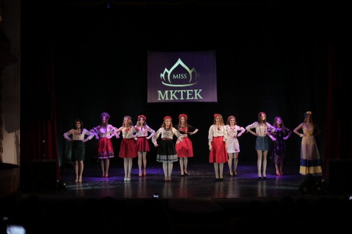 У Мукачеві визначили володарку титулу конкурсу краси "Міс МКТЕК 2018" – 02