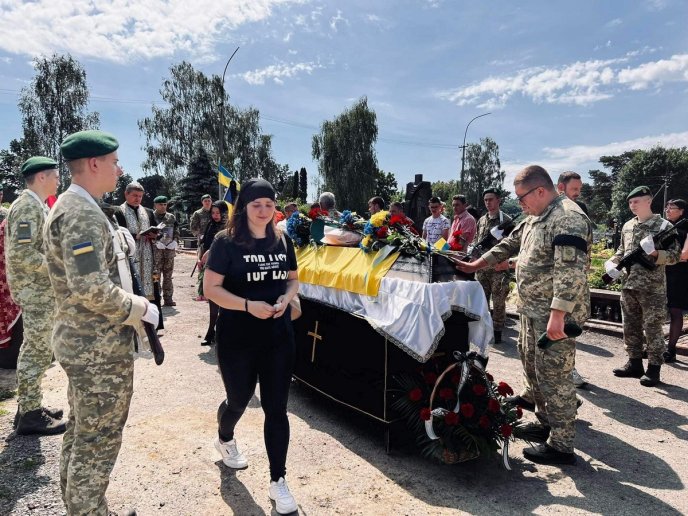 У Мукачеві поховали 25-річного Героя – 02
