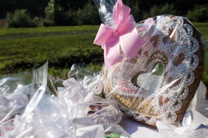 Набережна Мукачева, перед монастирем, нагадує торгову алею (ФОТО) – 02