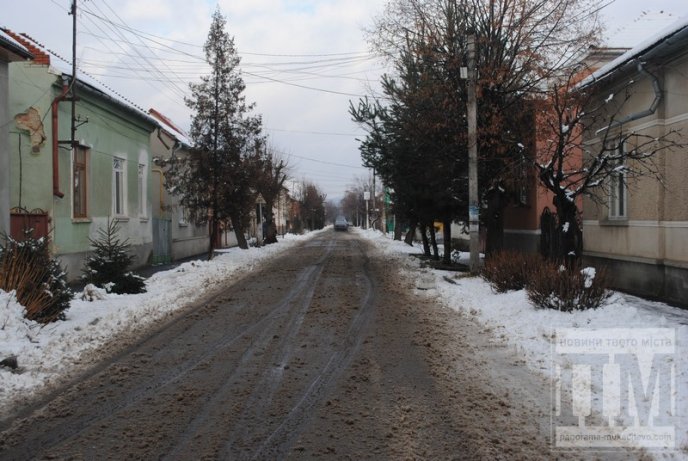 Мукачівські комунальники так і залишили частину вулиць міста неприбраними від снігу (ФОТО) – 03 Мукачівські комунальники так і залишили частину вулиць міста неприбраними від снігу (ФОТО) – 03