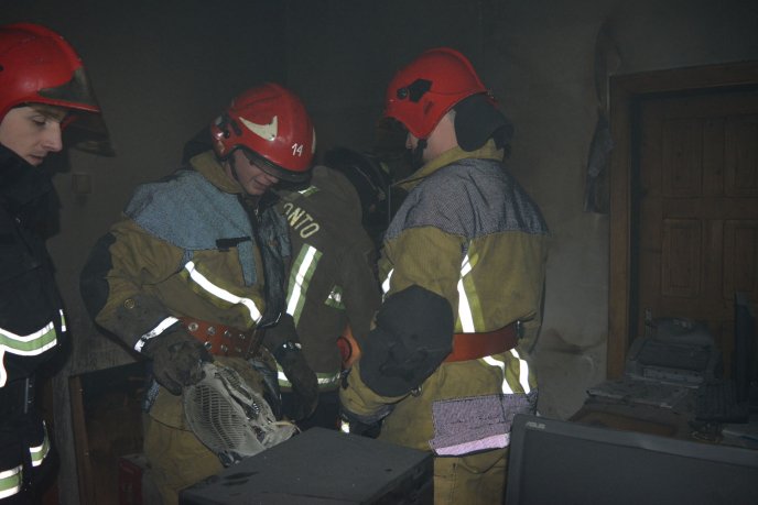 В Ужгороді вогнеборці ліквідували пожежу в державній установі – 05