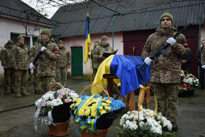 На Закарпатті провели в останню дорогу полеглого захисника – 04