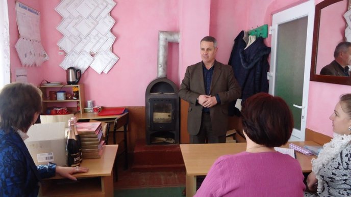 Василь Петьовка привітав з 8 Березня тисячі рахівчанок – 01