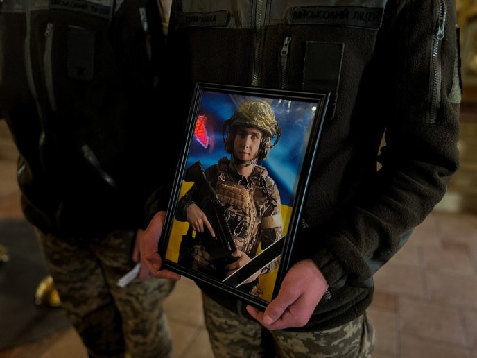 Сьогодні на Закарпатті поховали 27-річного Героя – 01