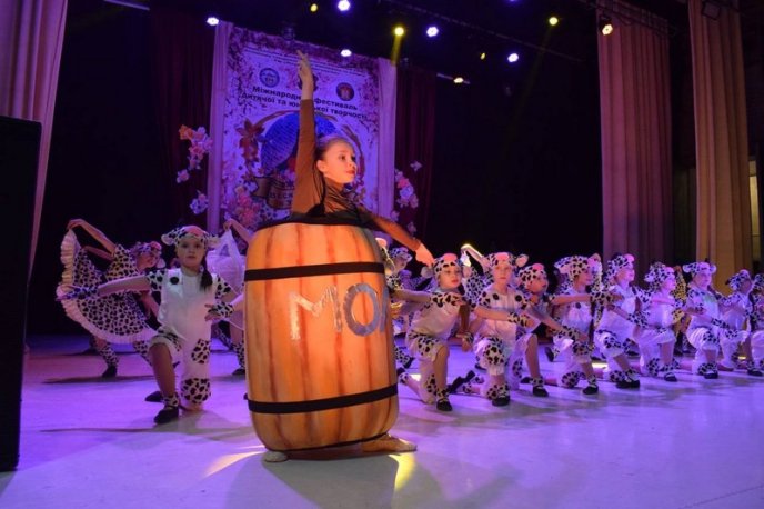 В Ужгороді відбувся Міжнародний фестиваль дитячої та юнацької творчості "Весняний бал" – 04 В Ужгороді відбувся Міжнародний фестиваль дитячої та юнацької творчості "Весняний бал" – 04