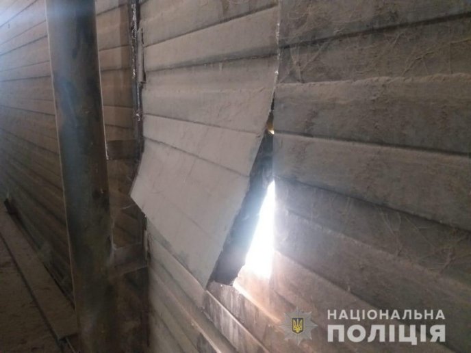 Пошкодила стіну і проникла у приміщення: 35-річна жінка скоїла злочин – 02