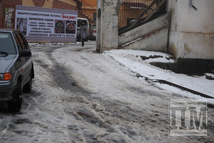 Мукачево потопає в калюжах від талого снігу (ФОТОРЕПОРТАЖ) – 09