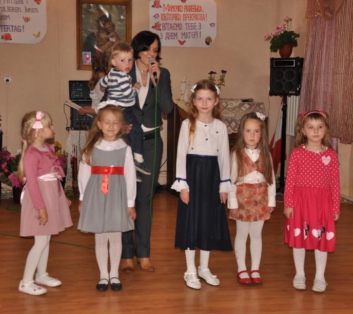 У Мукачеві привітали найдорожчих у світі людей – матерів (ФОТО) – 01