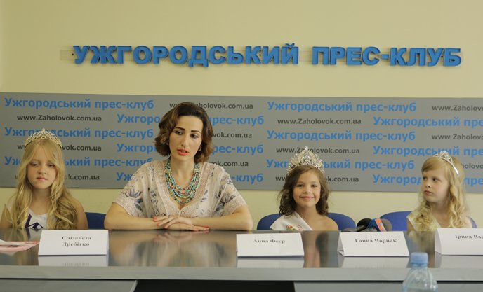 Закарпатські юні красуні, що тріумфували на конкурсі краси у Чернівцях, поділились своїми враженнями – 06