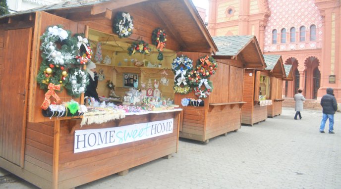 В Ужгороді відкрився новорічно-різдвяний ярмарок – 01 В Ужгороді відкрився новорічно-різдвяний ярмарок – 01