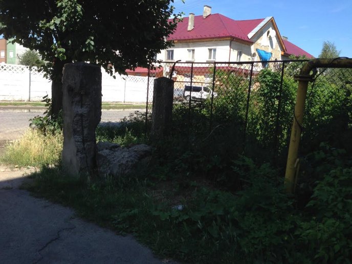 В Мукачеві склали протокол на обслуговуючу компанію за прибирання прибудинкової території – 03