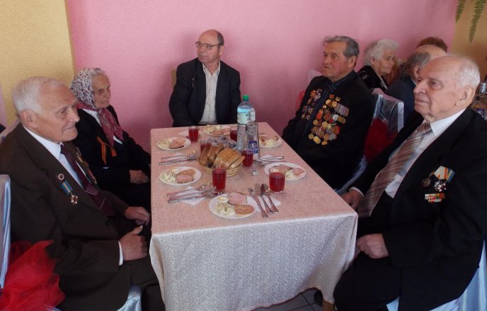 У Мукачеві цьогоріч свято Перемоги відзначили скромно та без масових заходів (ФОТО) – 03