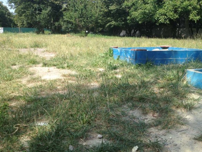 У Мукачеві муніципальні поліцейські склали два протоколи на обслуговуючу компанію за неналежне утримання прибудинкових територій – 05