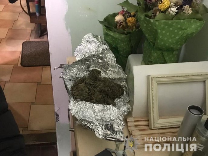 Спецпризначенці "оформили" наркоторговця з гранатою та марихуаною – 01 Спецпризначенці "оформили" наркоторговця з гранатою та марихуаною – 01