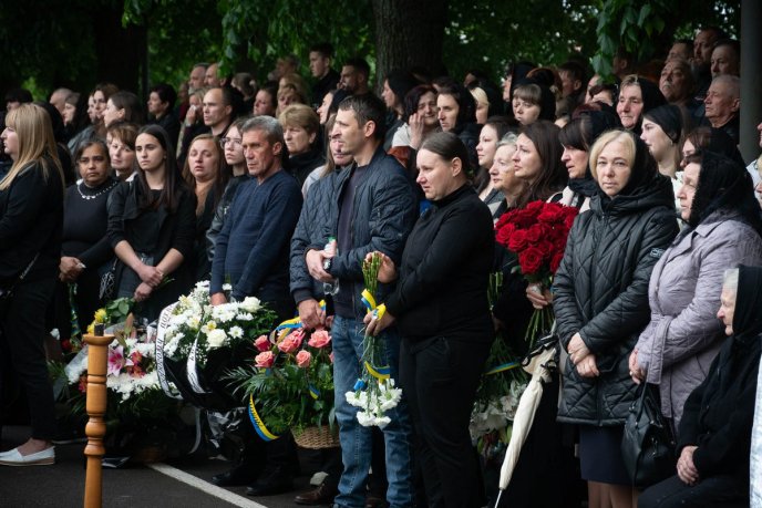 Отримав важке поранення: в Ужгороді поховали молодого Героя – 05