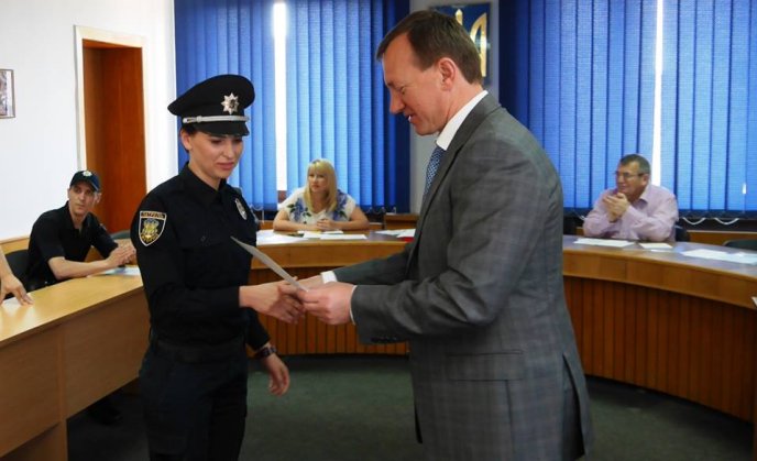 Богдан Андріїв нагородив п’ятьох патрульних поліцейських Ужгорода – 06