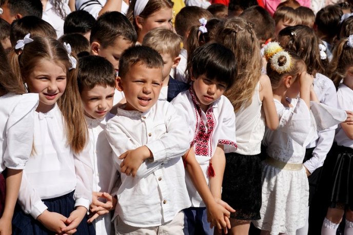 У більшості шкіл Ужгорода пролунав останній дзвоник – 05