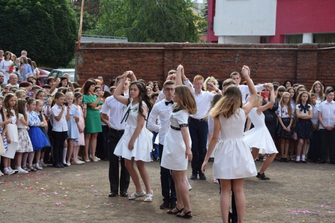 У школах Мукачева пролунав останній дзвінок – 49