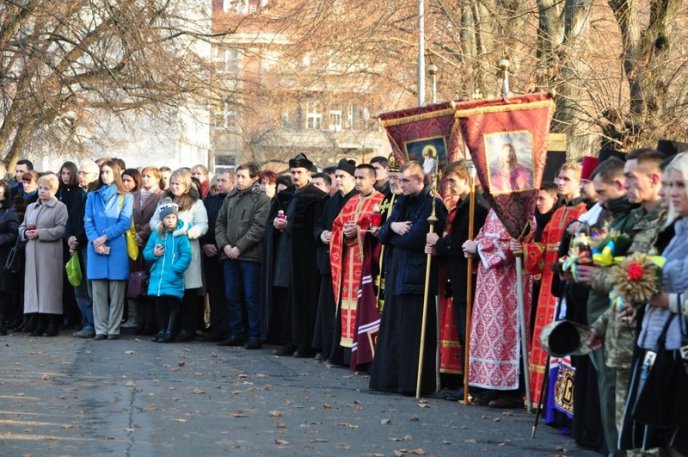 В Ужгороді вшанували памʼять жертв голодоморів в Україні – 11