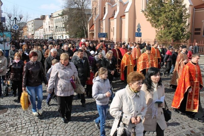 У Мукачеві пройшла масштабна хресна хода (ФОТО) – 06