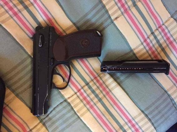 Чоловік регулярно крав у підлітків телефони, погрожуючи їм пістолетом – 01