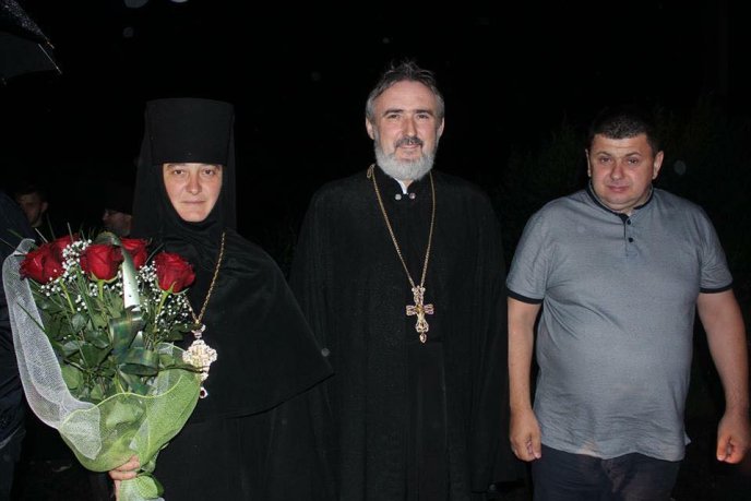 На межі Закарпаття та Львівщини закарпатці урочисто зустріли Митрополита Феодора – 01