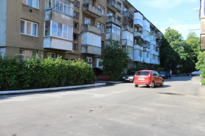 В Мукачеві показали внутрішньоквартальний проїзд, відремонтований за півмільйона гривень – 04