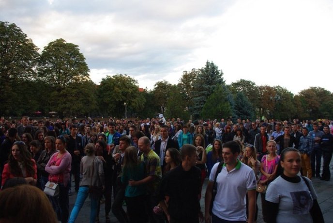 УжНУ з початком нового навчального року вітали Аліна Гросу, "Rock-H" і Степан Гіга (ФОТО) – 01