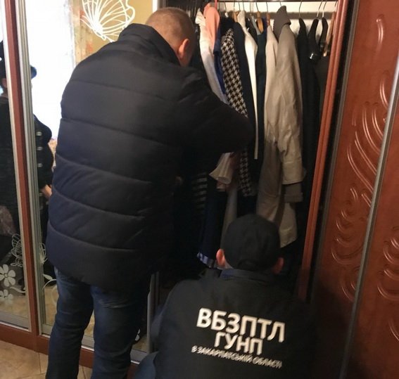 Закарпатські поліцейські викрили організаторів злочинної групи – 01